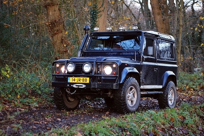 IN NIELS' GARAGE | Rover Defender 90 4.0 V8 1999